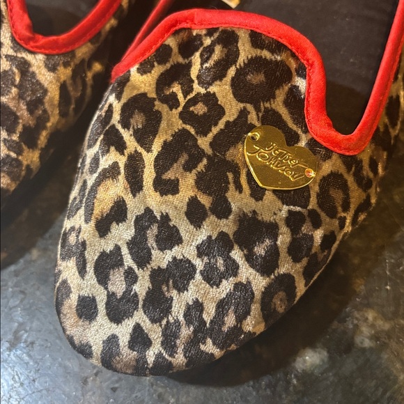 Betsey Johnson Animal Print Flats! Size 11 - Picture 2 of 5